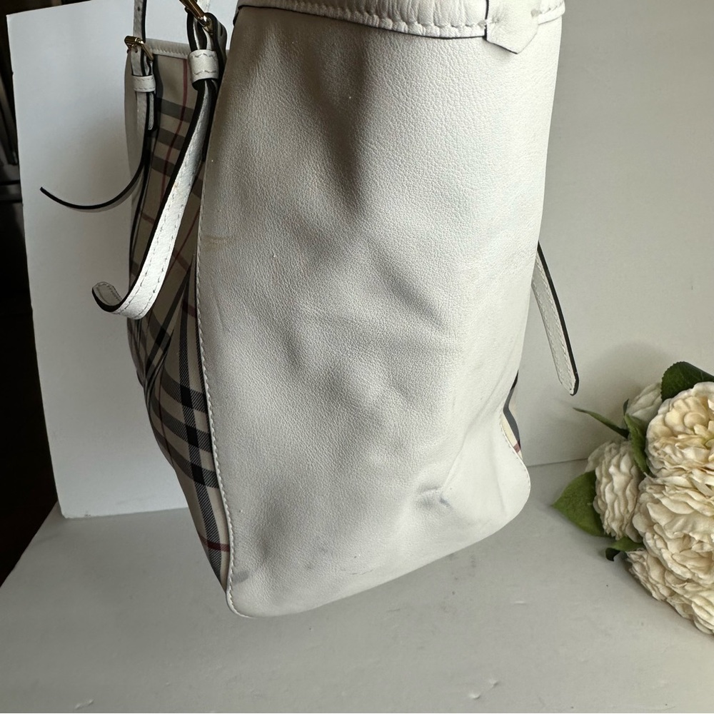 Burberry White Leather & Beige Nova Check Tote - Picture 4 of 15